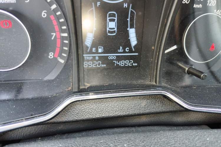 Used HYOSOW H3 2015 1.5L manual luxury version Odometer Close Up