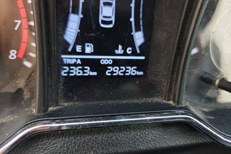 Used HYOSOW H3 2015 1.5L manual luxury version Odometer Close Up