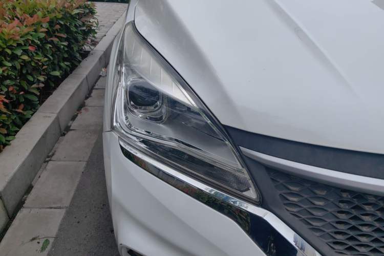Used HYOSOW H3 2015 1.5L manual luxury version Right Front Headlight