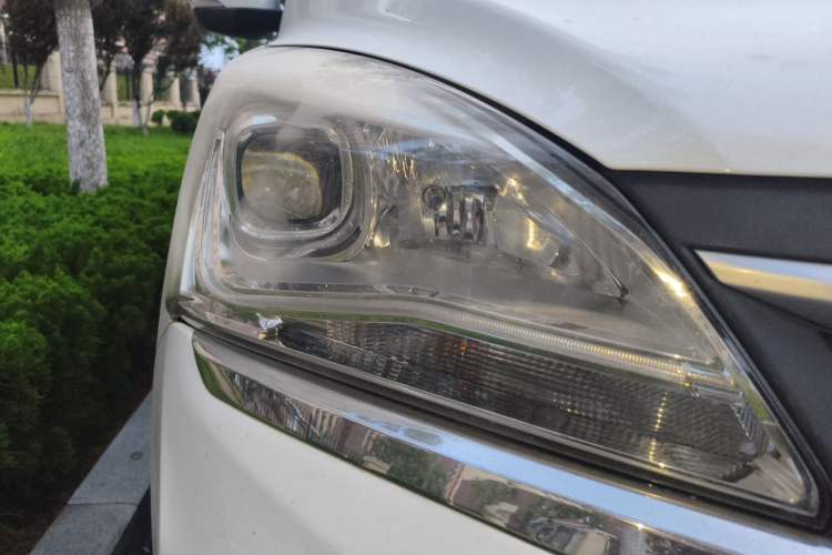 Used HYOSOW H3 2015 1.5L manual luxury version Right Front Headlight