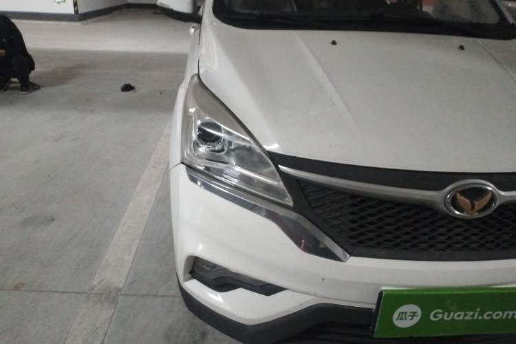 Used HYOSOW H3 2015 1.5L manual luxury version Right Front Headlight