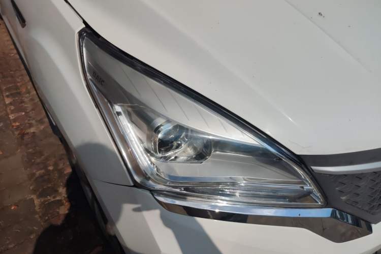 Used HYOSOW H3 2015 1.5L manual luxury version Right Front Headlight