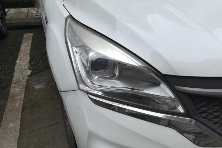 Used HYOSOW H3 2015 1.5L manual Comfort trim level Right Front Headlight