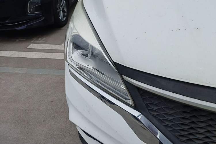 Used HYOSOW H3 2015 1.5L manual Comfort trim level Right Front Headlight