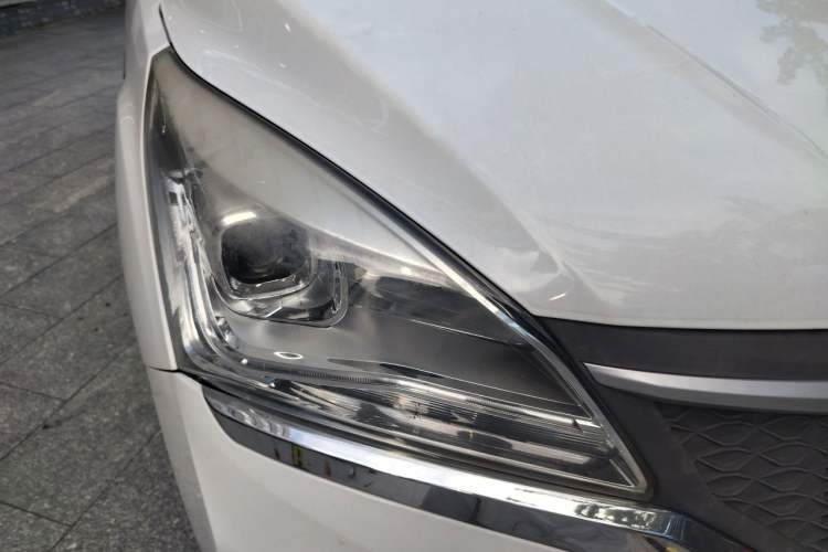 Used HYOSOW H3 2015 1.5L manual Comfort trim level Right Front Headlight