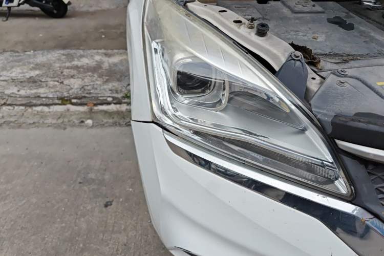 Used HYOSOW H3 2015 1.5L manual Comfort trim level Right Front Headlight