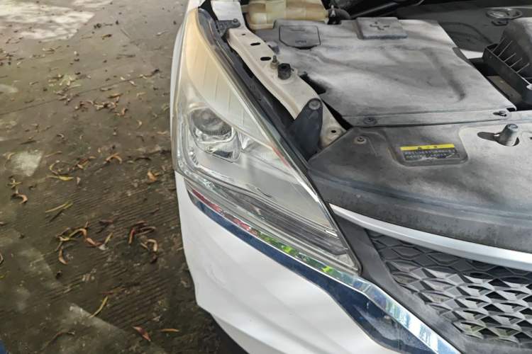 Used HYOSOW H3 2015 1.5L manual luxury version Right Front Headlight