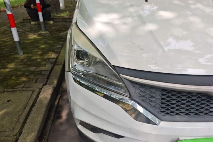 Used HYOSOW H3 2015 1.5L manual luxury version Right Front Headlight