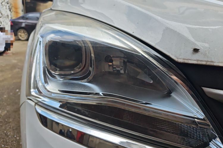 Used HYOSOW H3 2015 1.5L manual luxury version Right Front Headlight