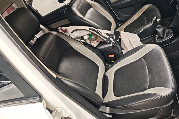 Used HYOSOW H3 2015 1.5L manual luxury version Right Front Seat