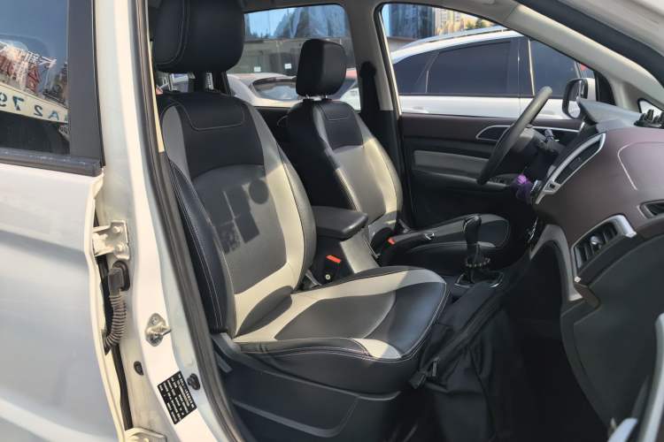 Used HYOSOW H3 2015 1.5L manual Comfort trim level Right Front Seat