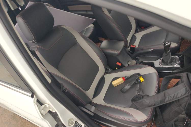 Used HYOSOW H3 2015 1.5L manual luxury version Right Front Seat