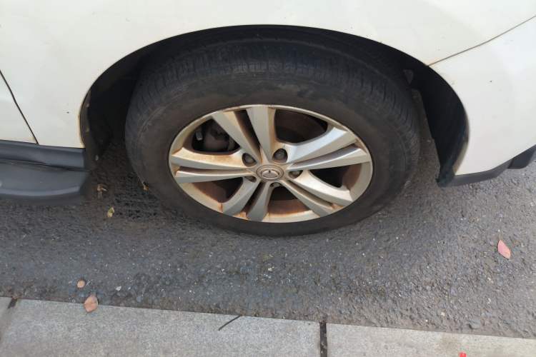 Used HYOSOW H3 2015 1.5L manual luxury version Right Front Wheel Hub
