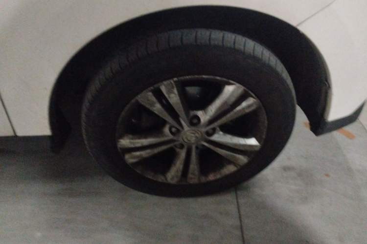 Used HYOSOW H3 2015 1.5L manual luxury version Right Front Wheel Hub