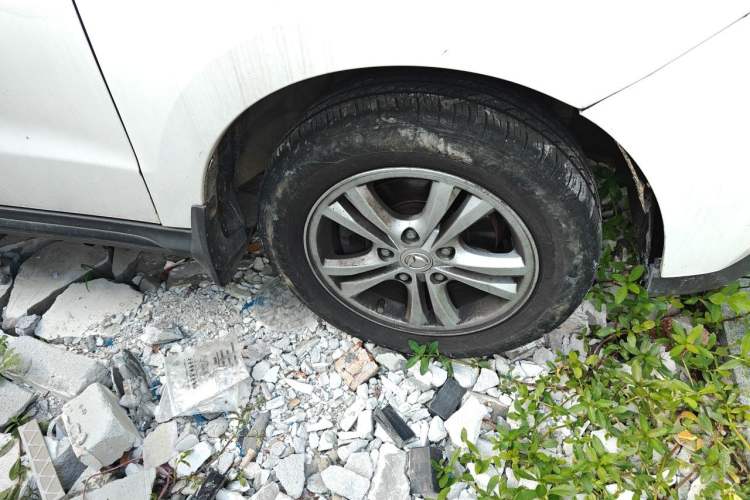 Used HYOSOW H3 2015 1.5L manual Comfort trim level Right Front Wheel Hub