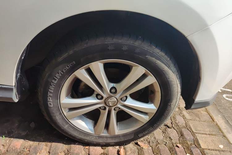 Used HYOSOW H3 2015 1.5L manual luxury version Right Front Wheel Hub
