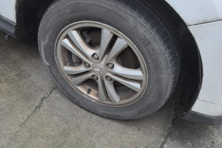 Used HYOSOW H3 2015 1.5L manual Comfort trim level Right Front Wheel Hub
