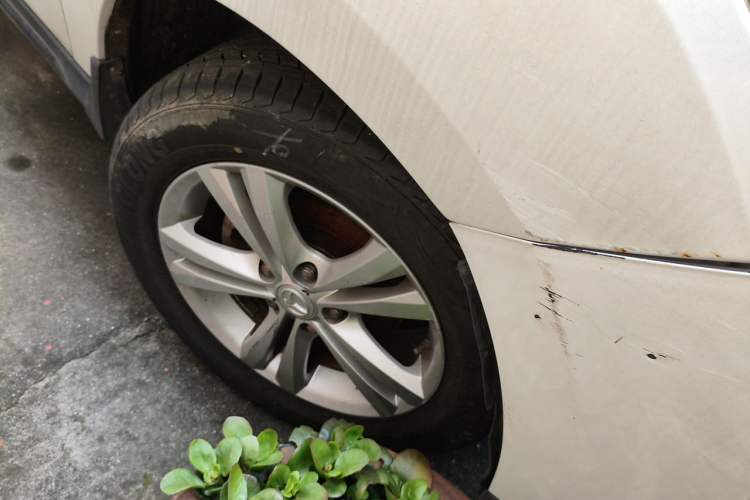 Used HYOSOW H3 2015 1.5L manual luxury version Right Front Wheel Hub
