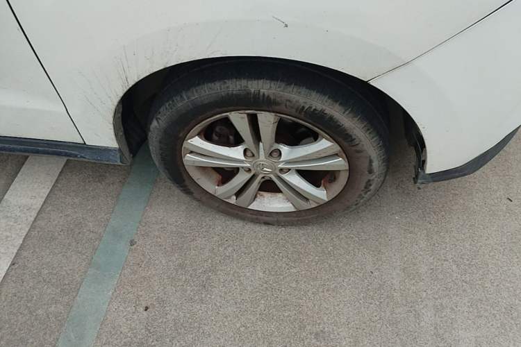 Used HYOSOW H3 2015 1.5L manual Comfort trim level Right Front Wheel Hub