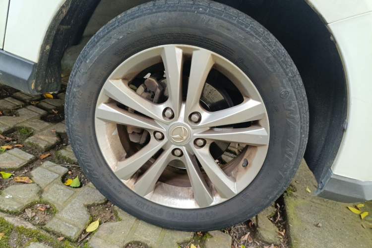 Used HYOSOW H3 2015 1.5L manual luxury version Right Front Wheel Hub