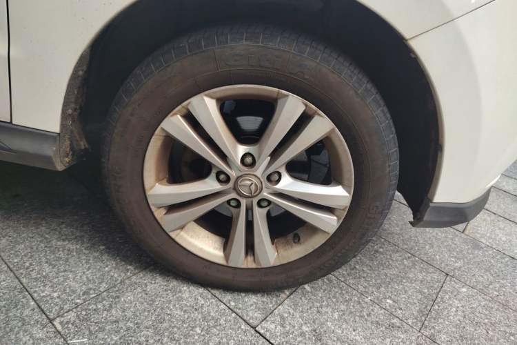 Used HYOSOW H3 2015 1.5L manual Comfort trim level Right Front Wheel Hub
