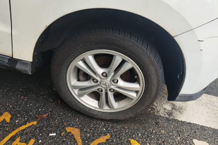 Used HYOSOW H3 2015 1.5L manual Comfort trim level Right Front Wheel Hub