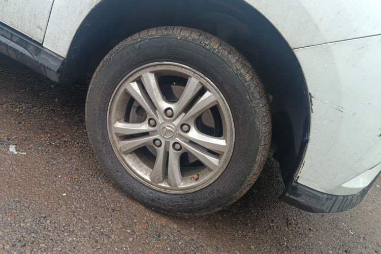 Used HYOSOW H3 2015 1.5L manual Comfort trim level Right Front Wheel Hub