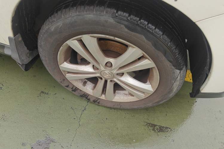 Used HYOSOW H3 2015 1.5L manual luxury version Right Front Wheel Hub