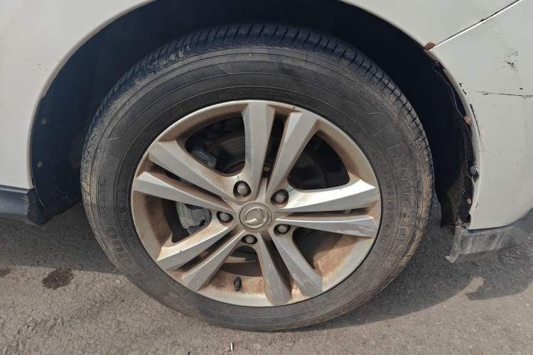 Used HYOSOW H3 2015 1.5L manual luxury version Right Front Wheel Hub