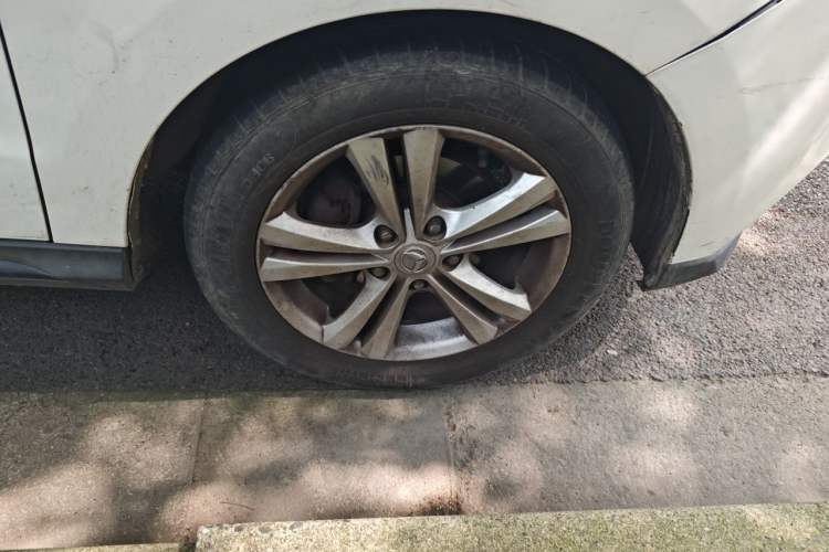 Used HYOSOW H3 2015 1.5L manual luxury version Right Front Wheel Hub