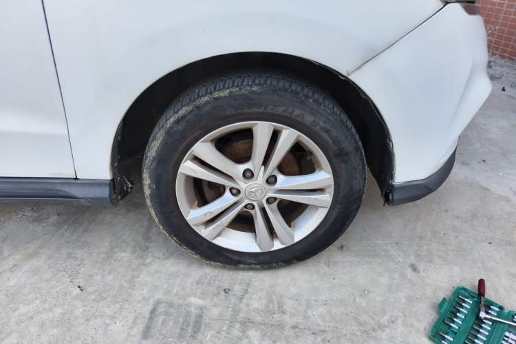 Used HYOSOW H3 2015 1.5L manual luxury version Right Front Wheel Hub
