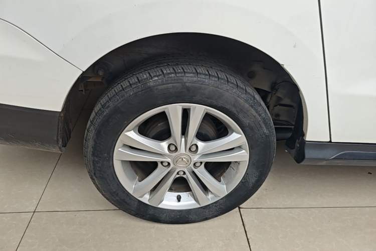 Used HYOSOW H3 2015 1.5L manual luxury version Right Rear Wheel Hub