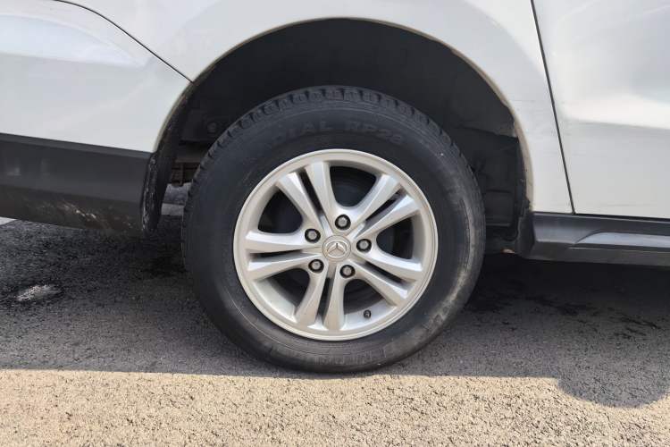 Used HYOSOW H3 2015 1.5L manual Comfort trim level Right Rear Wheel Hub