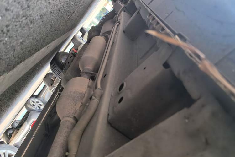Used HYOSOW H3 2015 1.5L manual Comfort trim level Right Side Sill