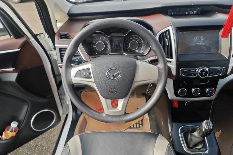Used HYOSOW H3 2015 1.5L manual Comfort trim level Steering Wheel