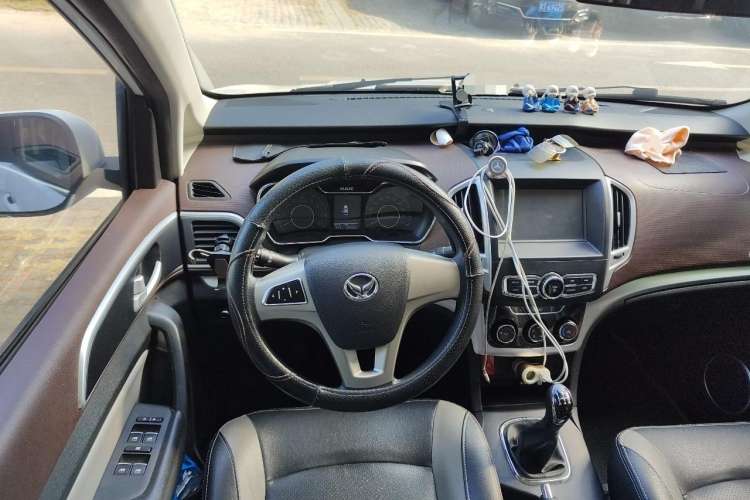Used HYOSOW H3 2015 1.5L manual Comfort trim level Steering Wheel