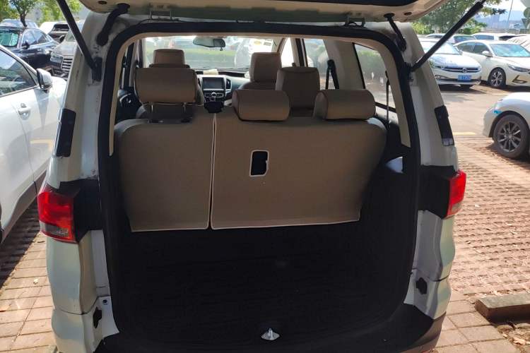 Used HYOSOW H3 2015 1.5L manual luxury version Trunk