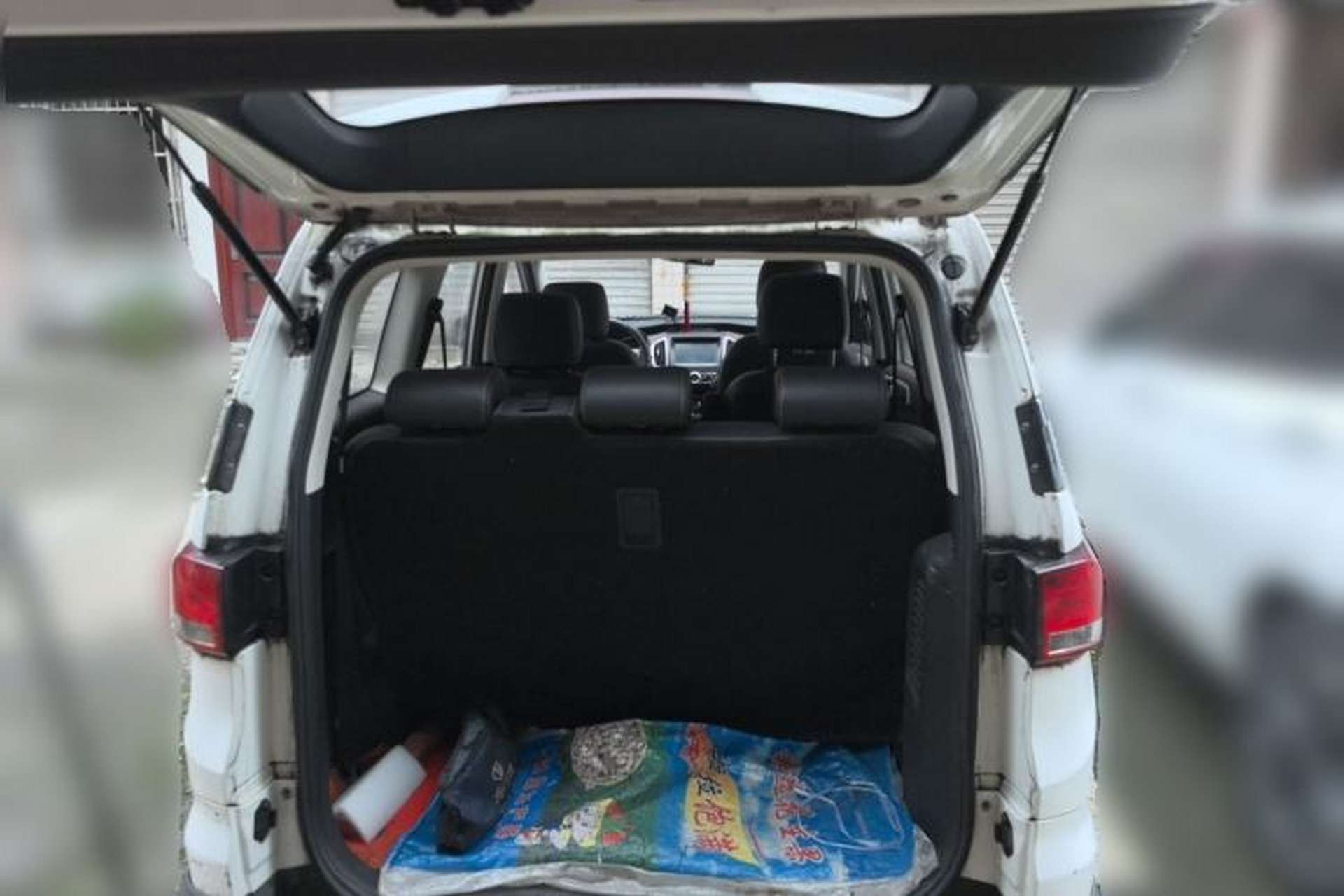 Used HYOSOW H3 2015 1.5L manual Comfort trim level Trunk