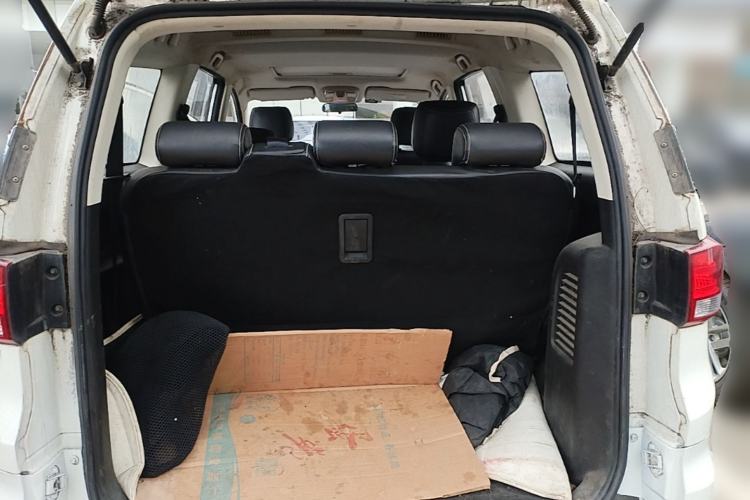 Used HYOSOW H3 2015 1.5L manual Comfort trim level Trunk