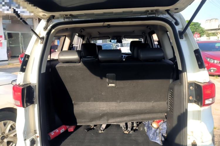 Used HYOSOW H3 2015 1.5L manual Comfort trim level Trunk