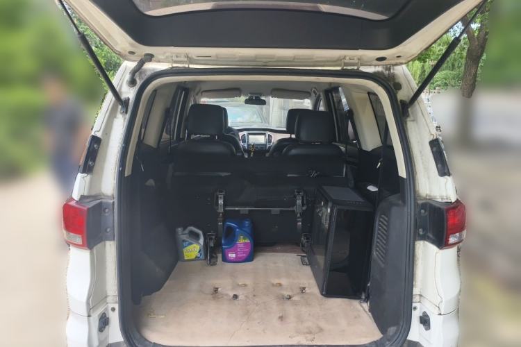 Used HYOSOW H3 2015 1.5L manual Comfort trim level Trunk
