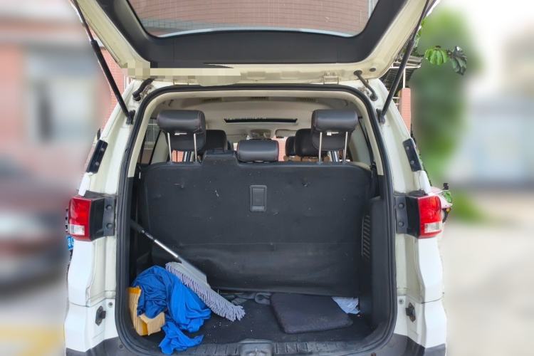 Used HYOSOW H3 2015 1.5L manual luxury version Trunk