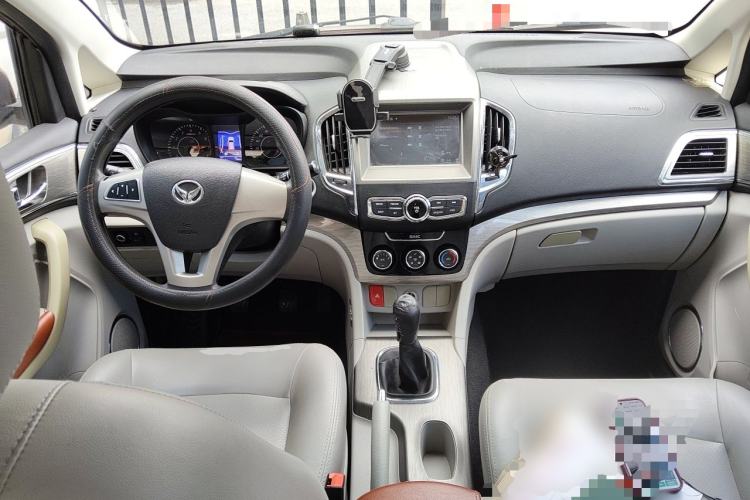 Used HYOSOW H3 2016 H3F 1.5L Manual Prestige Edition Center Console