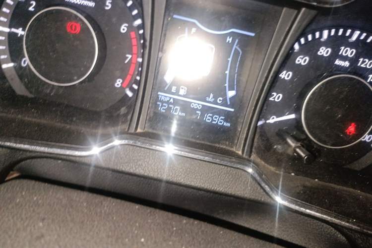 Used HYOSOW H3 2016 H3F 1.5L Manual Comfort Model Odometer Close Up