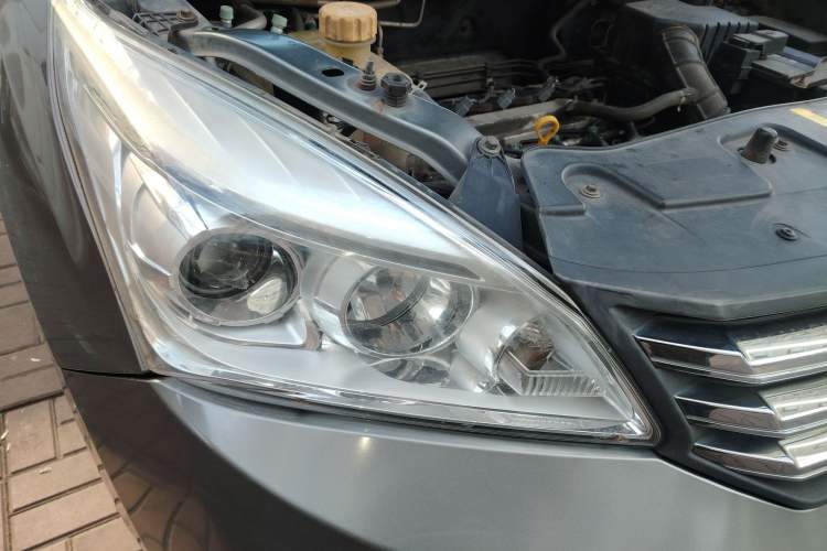 Used HYOSOW H3 2016 H3F 1.5L Manual Comfort Model Right Front Headlight