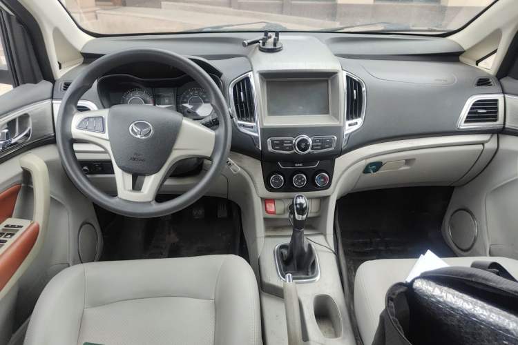 Used HYOSOW H3 2016 H3F 1.5L Manual Luxury Model Center Console