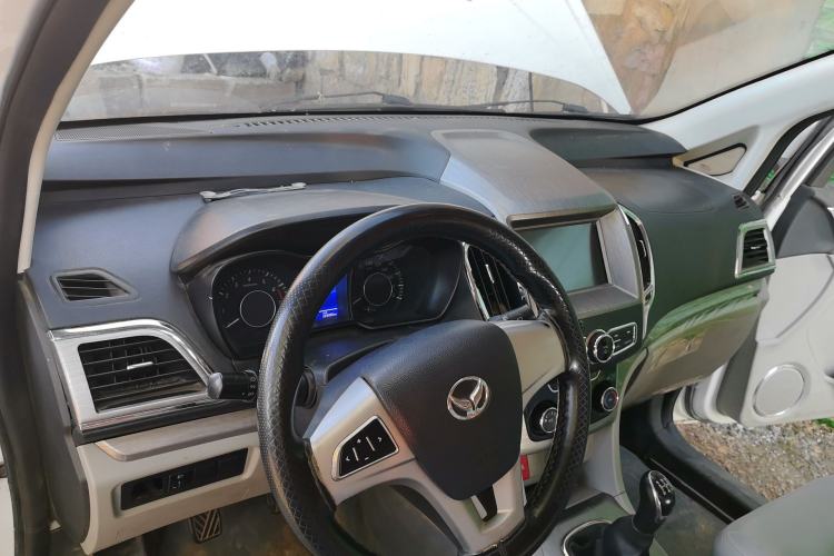 Used HYOSOW H3 2016 H3F 1.5L Manual Prestige Edition Center Console