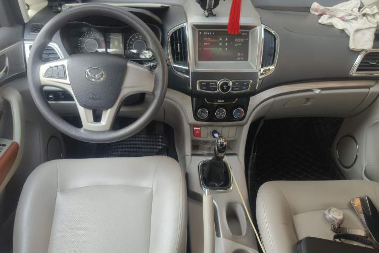 Used HYOSOW H3 2016 H3F 1.5L Manual Prestige Edition Center Console