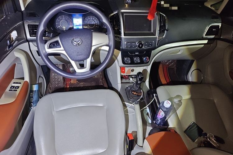 Used HYOSOW H3 2016 H3F 1.5L Manual Prestige Edition Center Console