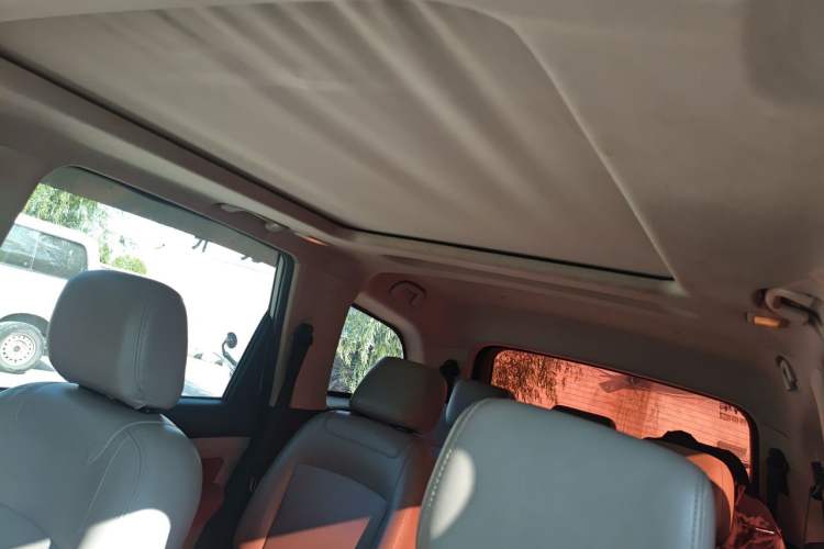 Used HYOSOW H3 2016 H3F 1.5L Manual Prestige Edition Headliner